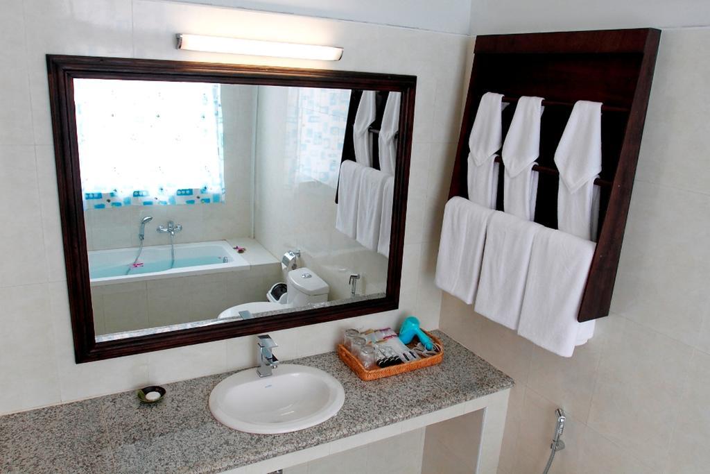 Inle Lotus Hotel Nyaung Shwe Habitación foto