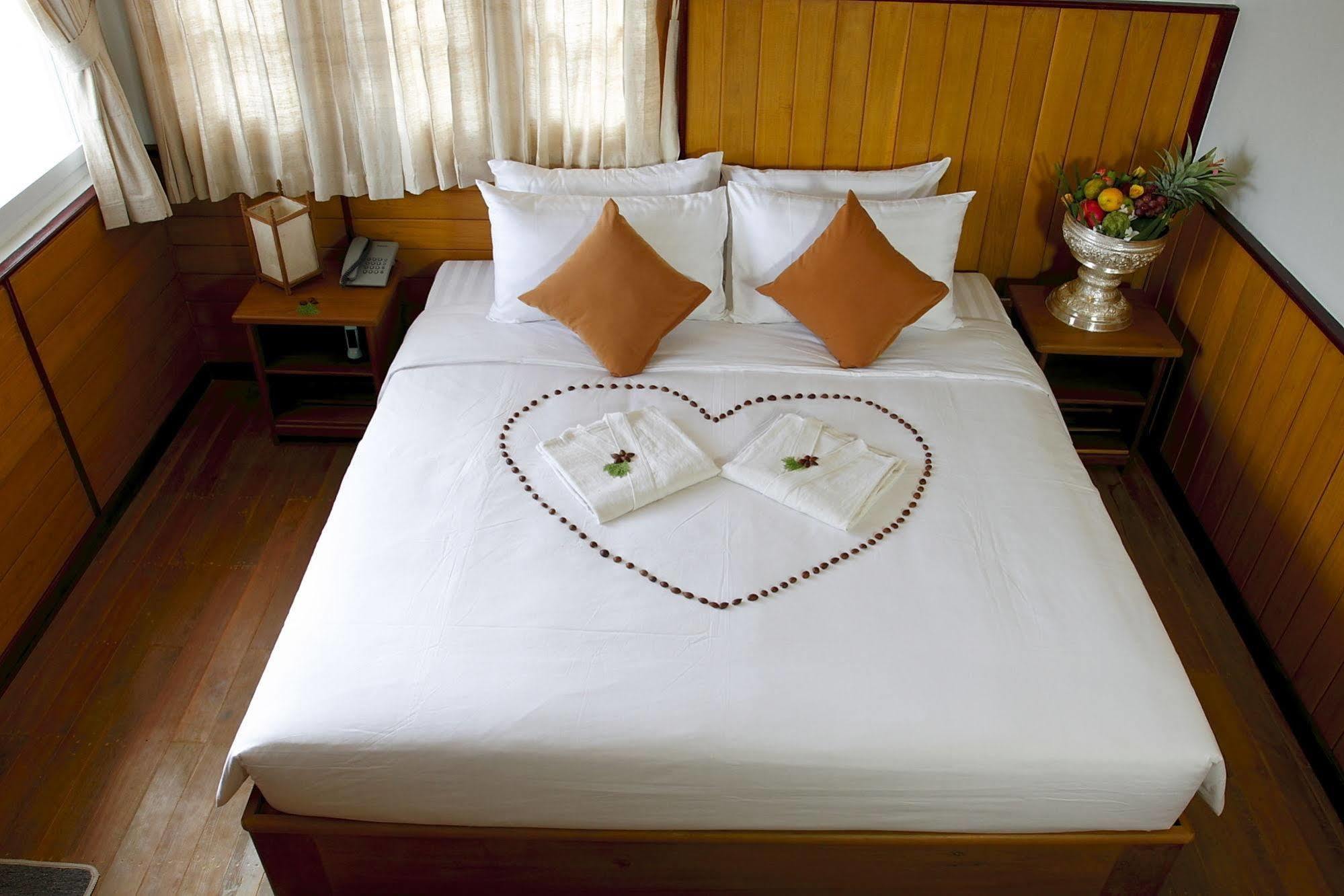 Inle Lotus Hotel Nyaung Shwe Exterior foto